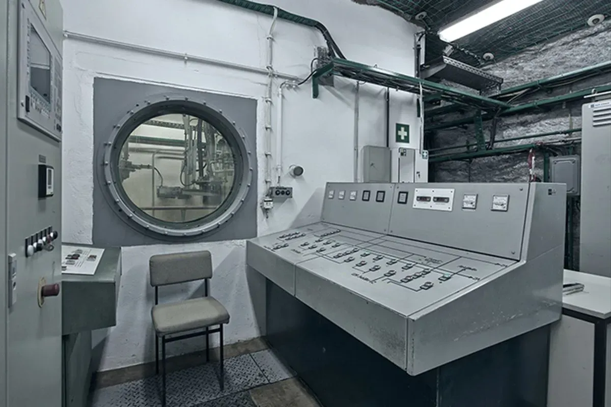 Ein unterirdischer Bedienstand